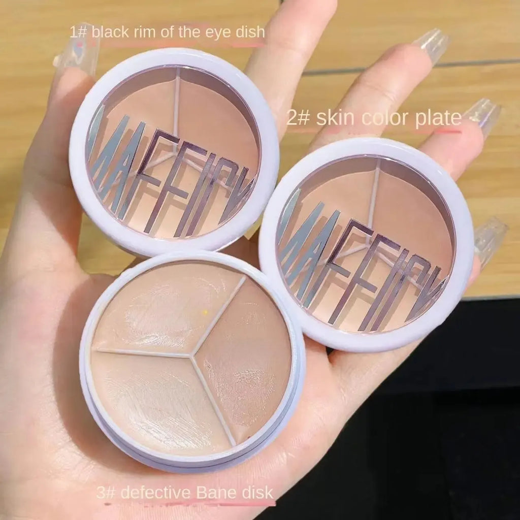 3-Color Concealer Palette Professionally Covers Dark Circles Around Eyes and Face
